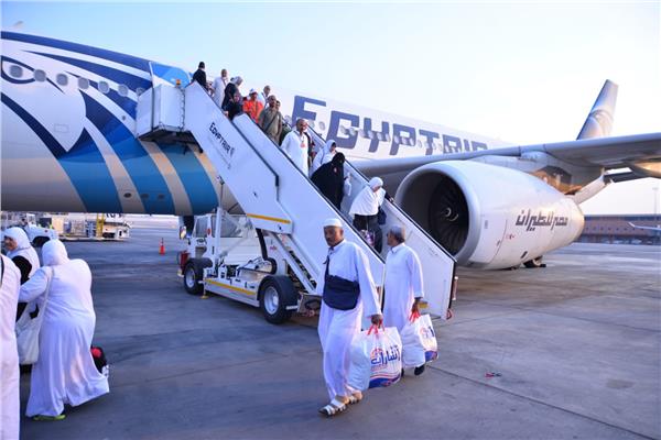 اليوم مصر للطيران تسير 14 رحلة لعودة 3140حاجا من الأراضي المقدسة 