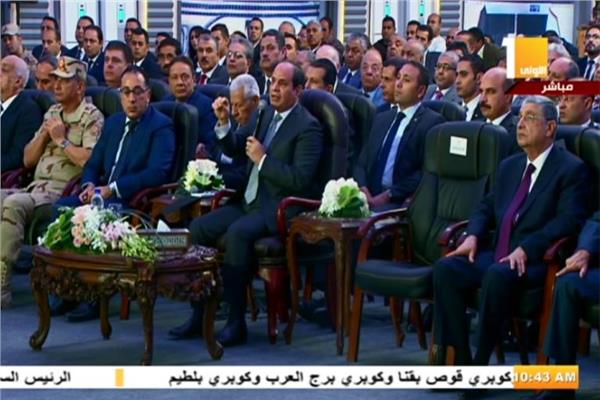 الرئيس السيسي يقاطع مدير «المهندسين العسكريين» خلال افتتاح الطريق الدائري