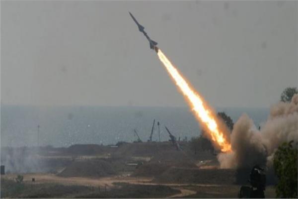 الحوثيون يطلقون صاروخا على مصفاة لأرامكو