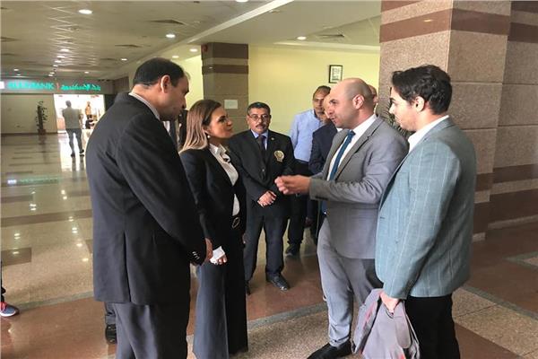 وزيرة الاستثمار تقوم بزيارة مفاجئة إلى المنطقة الحرة وفرع مركز خدمات المستثمرين بالإسكندرية