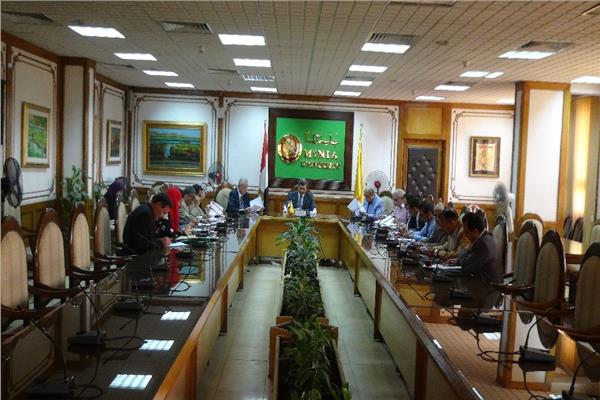 رئيس جامعة المنيا يدعو لتشجيع الكليات على «إنشاء البرامج الخاصة»