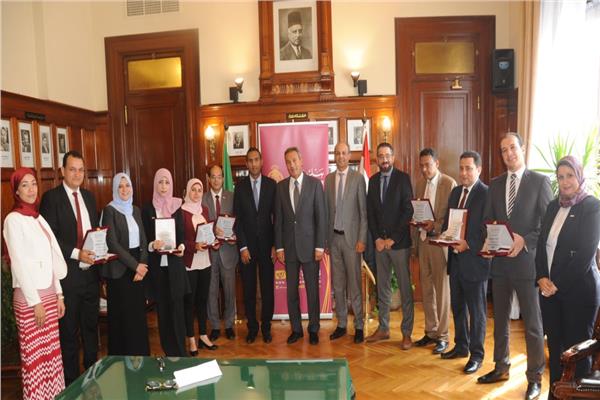 رئيس بنك مصر يكرم الفائزين في المسابقة البحثية الثامنة للمعهد المصرفي