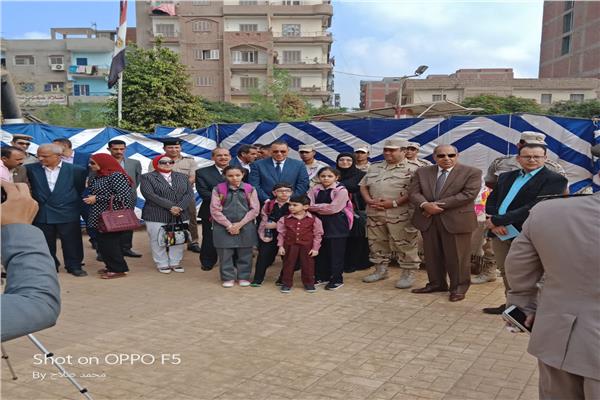 الجيش يكريم ابناء الشهداء بطابور الصباح في الشرقية 
