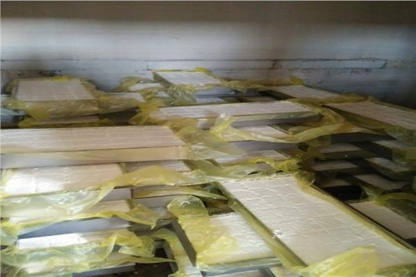 مسطحات القليوبية تضبط مصنعين لإنتاج الجبن والحلويات "مجهولة المصدر"