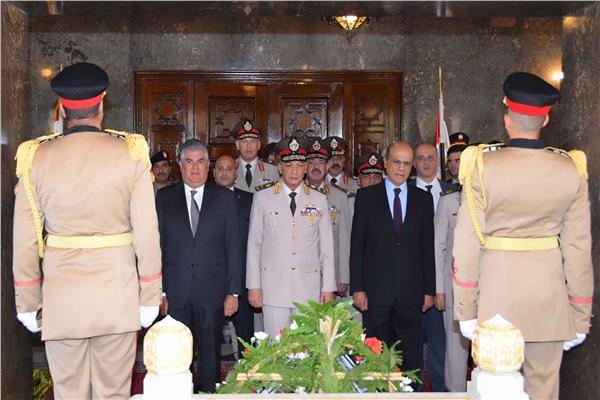 الرئيس ينيب وزير الدفاع في إحياء ذكرى الزعيم عبد الناصر