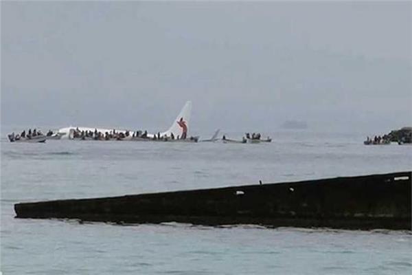 نجاة ركاب طائرة سقطت في بحيرة بجمهورية ولايات ميكرونيزيا المتحدة
