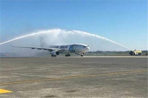 مطار أوستند ببلجيكا يحتفل بوصول طائرة مصر للطيران للشحن الجوي الجديدة