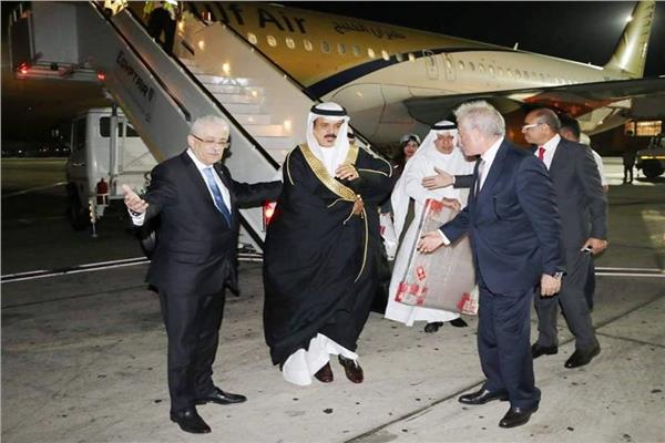 وزير التعليم البحريني يصل إلى مطار شرم الشيخ