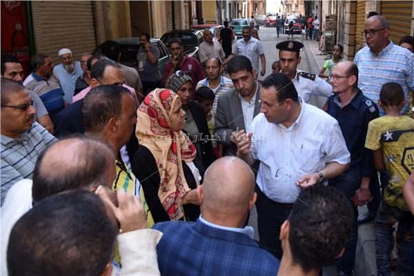 محافظ الإسكندرية خلال جولته الميدانية المفاجئة بمنطقة محرم بك