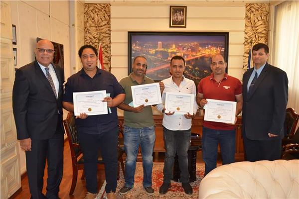 مصر للطيران للخدمات الجوية تكرم 4 من العاملين لامانتهم