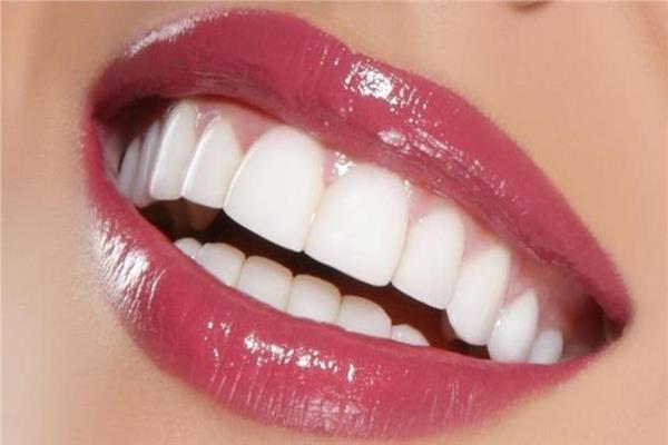 دينا إبراهيم توضح كيفية إجراء عمليات التجميل للأسنان 
