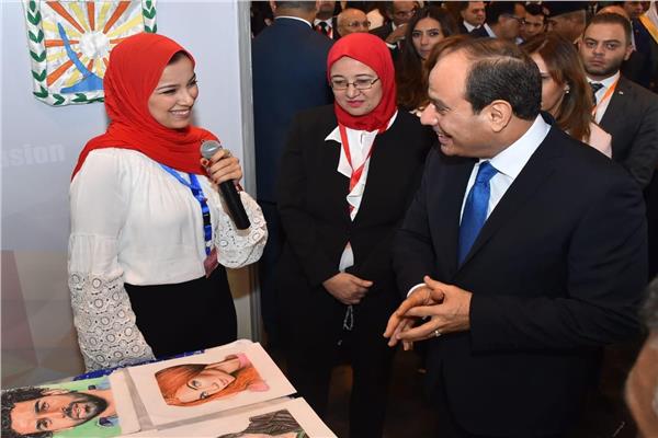 الرئيس السيسي وميار خلال ملتقى ذوي الاحتياجات الخاصة بشرم الشيخ