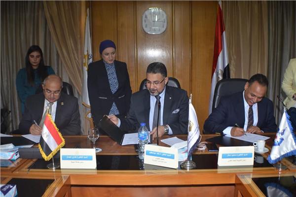 توقيع بروتوكول تعاون ثلاثي بين أكاديمية البحث العلمي واتحاد الصناعات المصرية وجامعة أسيوط