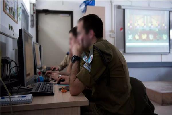 إسرائيل تراقب مواقع التواصل الاجتماعي