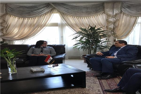 وزير القوي العاملة خلال زيارته للقنصلية المصرية بالكويت