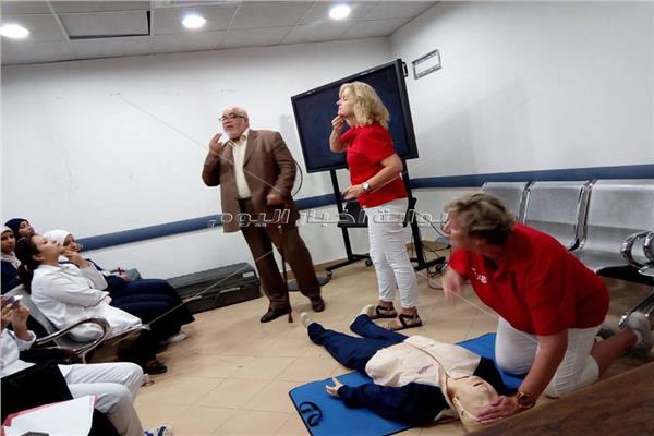 فريق طبي هولندي يدرب 30 ممرضة بالأقصر على طب الطوارئ 