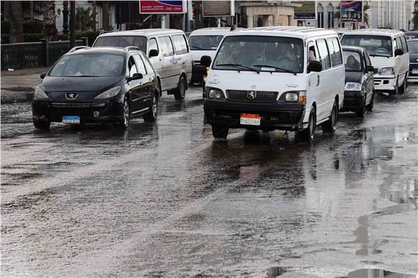 أمطار متفرقة بشوارع الأسكندرية
