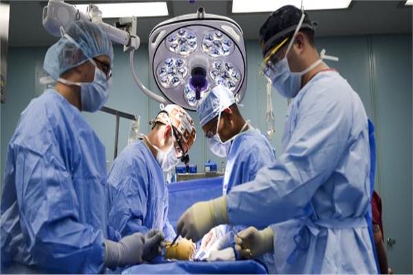 فريق طبي بالأزهر ينجح في إعادة ساعد مبتور بالمستشفى الجامعي بدمياط - تعبيرية