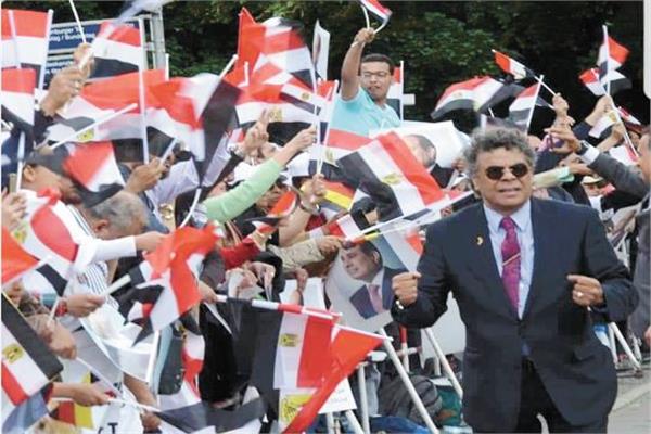 الجالية المصرية فى ألمانيا تستقبل الرئيس بالهتافات والأغانى الوطنية