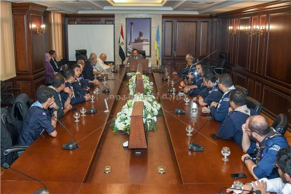 محافظ الإسكندرية خلال استقباله وفد من ممثلي الكشافة البحرية