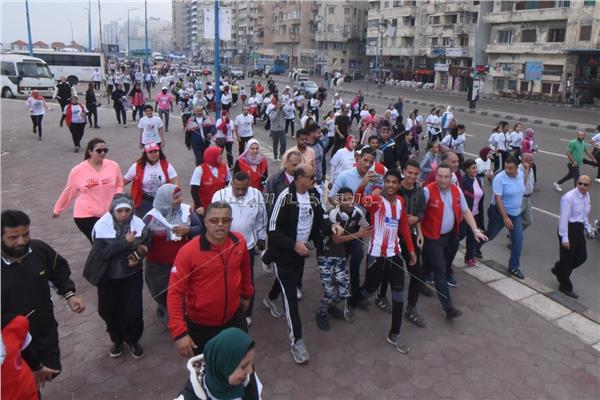 محافظ الإسكندرية يشارك 5 آلاف شاب مهرجان رياضي تحت شعار "اجري لصحتك" 
