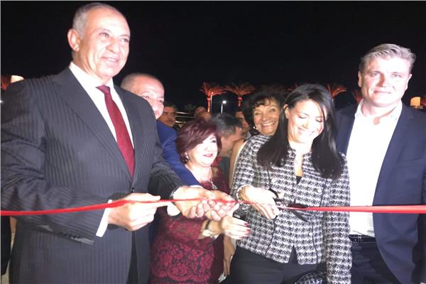 وزيرة السياحة ومحافظ البحر الأحمر خلال الافتتاح