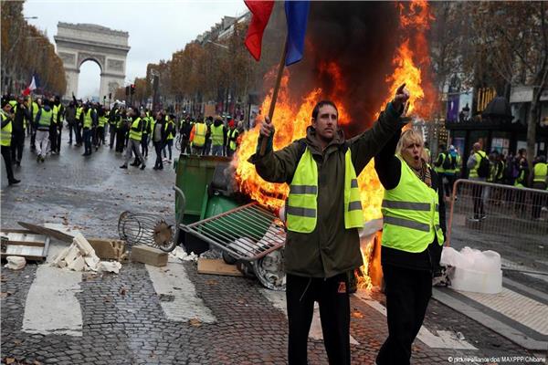 تظاهرات أصحاب السترات الصفراء في فرنسا