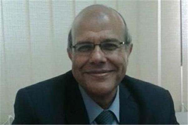  الدكتور أحمد عبد العال