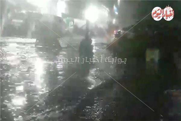 الامطار تغرق شوارع القاهرة