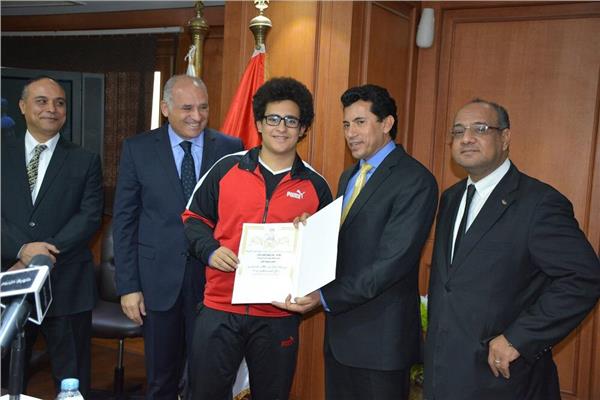 وزير الرياضة يكرم لاعبي مصر الفائزين ببطولتى العالم للكبار والناشئين في كرة السرعة