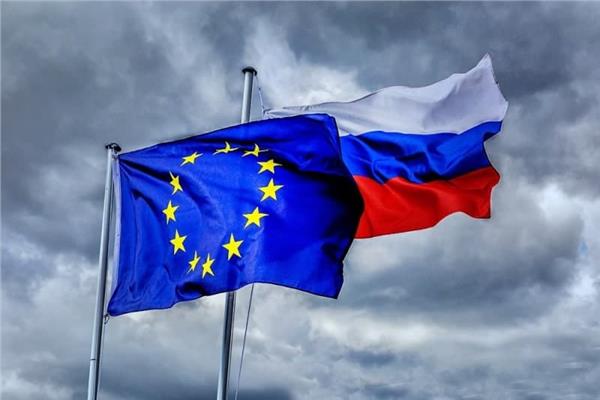 علم روسيا والاتحاد الأوروبي