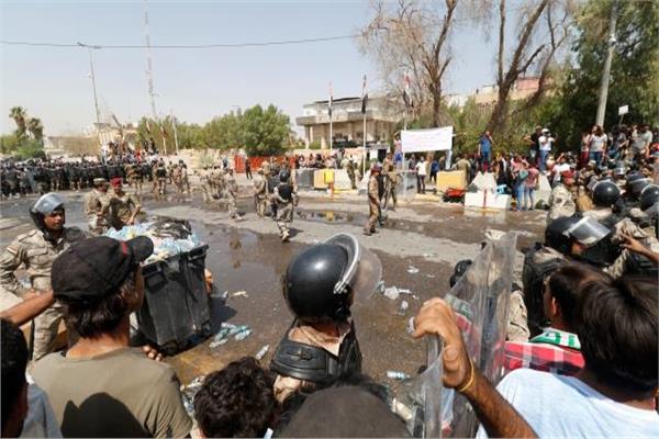 الشرطة العراقية تستخدم الرصاص الحي لتفريق متظاهرين بالبصرة