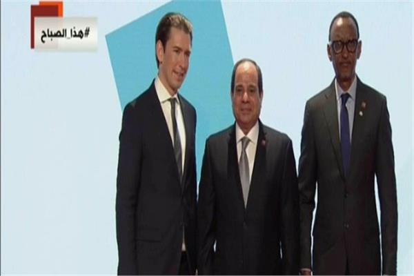 السيسي يلتقط صورة تذكارية مع مستشار النمسا ورئيس الاتحاد الأفريقي