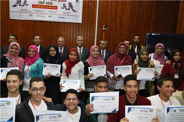بالصور: محافظ المنوفية يكرم الطلاب الفائزين بمعرض العلوم والهندسة  (ISEF 2019 )