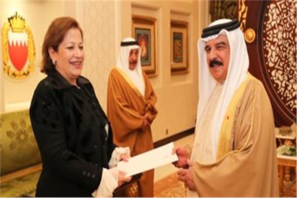 العاهل البحرينى وسفيرة مصر لدى المنامة