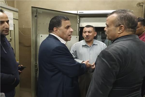 رئيس «السكة الحديد» يتابع انتظام حركة القطارات بمحطة القاهرة