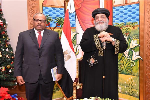 سفير الامارات بالقاهرة يلتقي البابا تواضروس الثاني