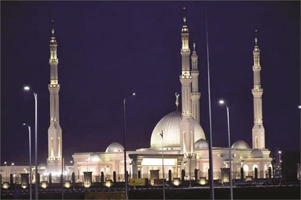 مسجد الفتاح العليم يزين العاصمة الإدارية الجديدة