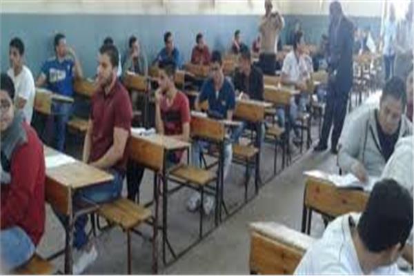 64,000  طالب وطالبة يؤدون امتحانات صف الأول الثانوي غدا