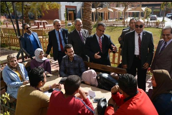 جولة نائب رئيس جامعة عين شمس للتعليم و الطلاب بكلية التربية