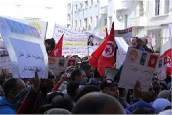 تونس تفشل في التوصل لاتفاق مع النقابات لرفع أجور 670 ألف موظف