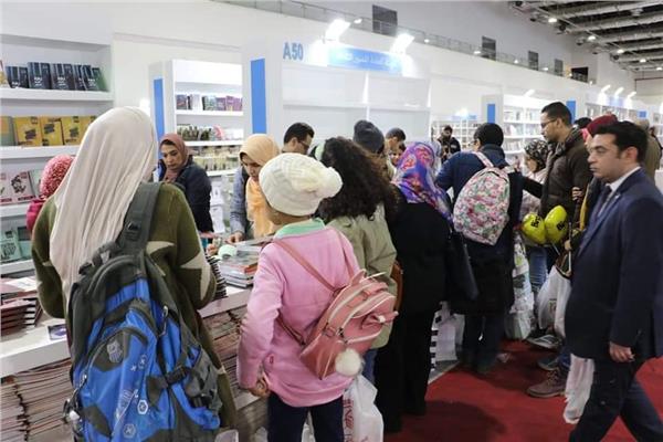 بيع أكثر من 10 آلاف كتاب لـ«قصور الثقافة» في رابع أيام معرض القاهرة