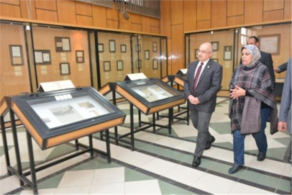 رئيس جامعة أسيوط د. طارق الجمال يتفقد متحف الوثائق