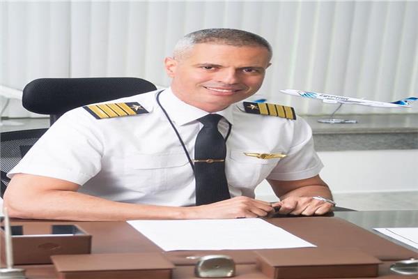 الكابتن احمد عادل رئيس الشركة القابضة لمصر للطيران 
