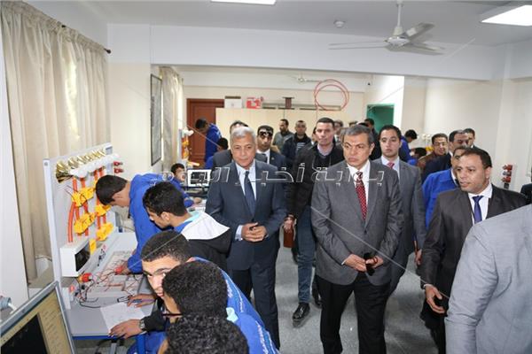 «عباس» و«سعفان» يتفقدان مدرسة «العربي» للتكنولوجيا التطبيقية