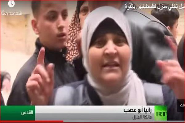 رانيا أبو عصب مالكة المنزل الذي تم مداهمته من قوات الشرطة الإسرائيلية