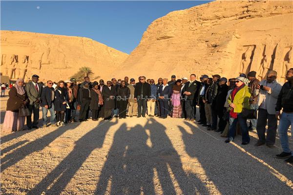 وزيري الآثار والسياحة يشهدان تعامد الشمس على معبد رمسيس الثاني
