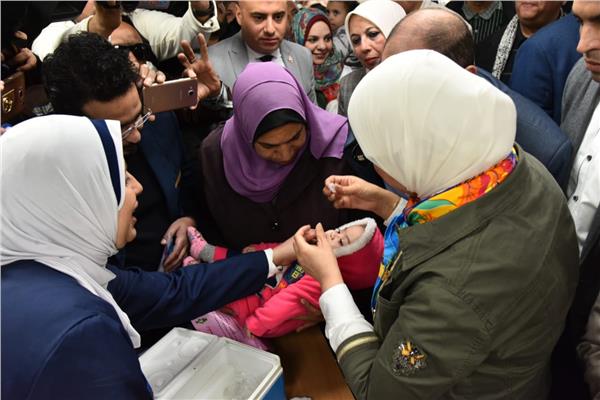 وزيرة الصحة تطلق الحملة القومية للتطعيم ضد شلل الأطفال