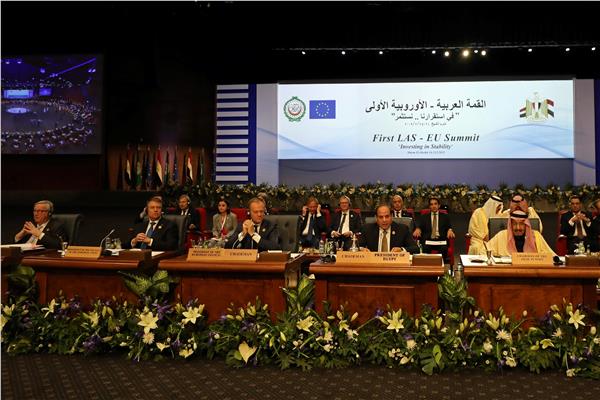 جانب من الجلسة الافتتاحية للقمة العربية الأوروبية