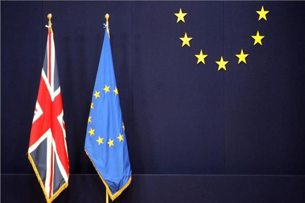 علما الاتحاد الأوروبي وبريطانيا